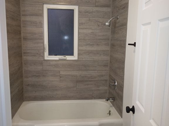 5th image of 213 N 19th St APT 1