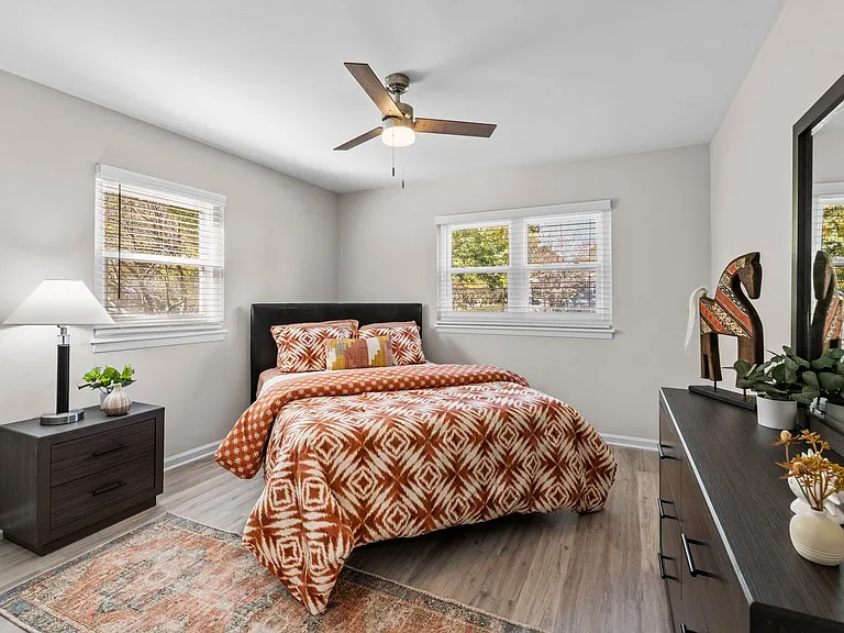 Longview Village Apartments — Photo 34