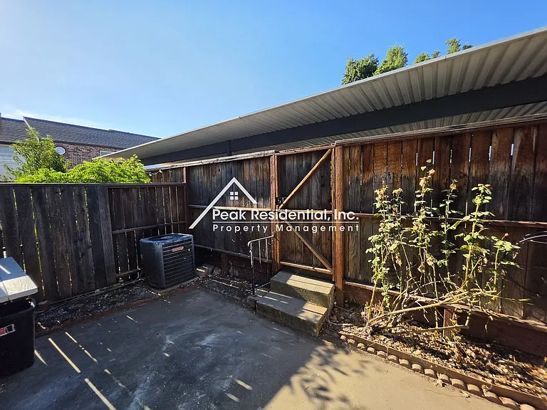 6691 Greenback Ln — Photo 20