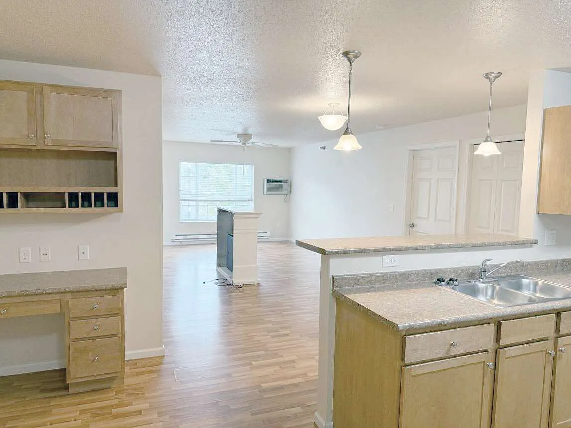 Maple Creek Apartments — Photo 1