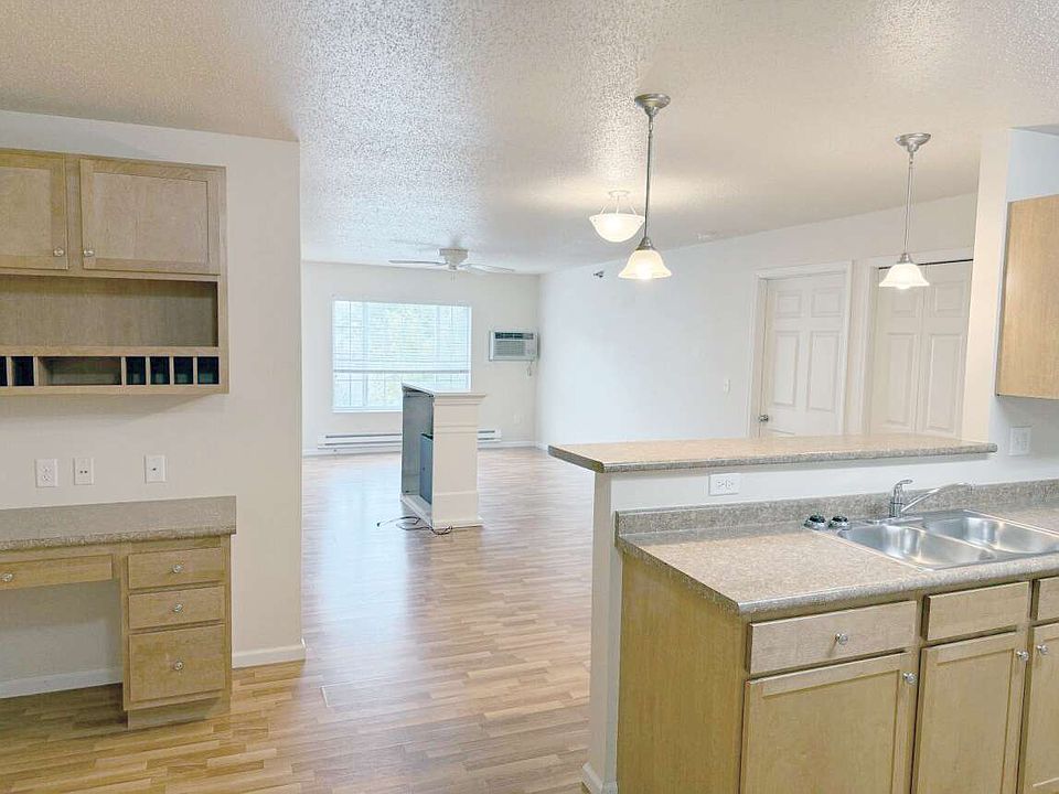 Maple Creek Apartments 2 bed 2 bath 1250 Living