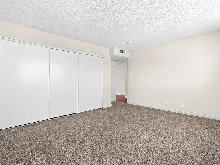 Topanga Terrace Apartments — Photo 14
