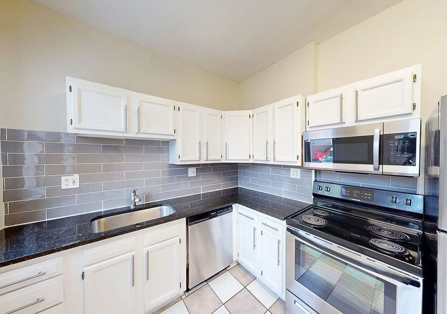 7 Spacious Bedrooms + 2.5 Full Baths Amazing Location! Available!! Fall 2027!! — Photo 3