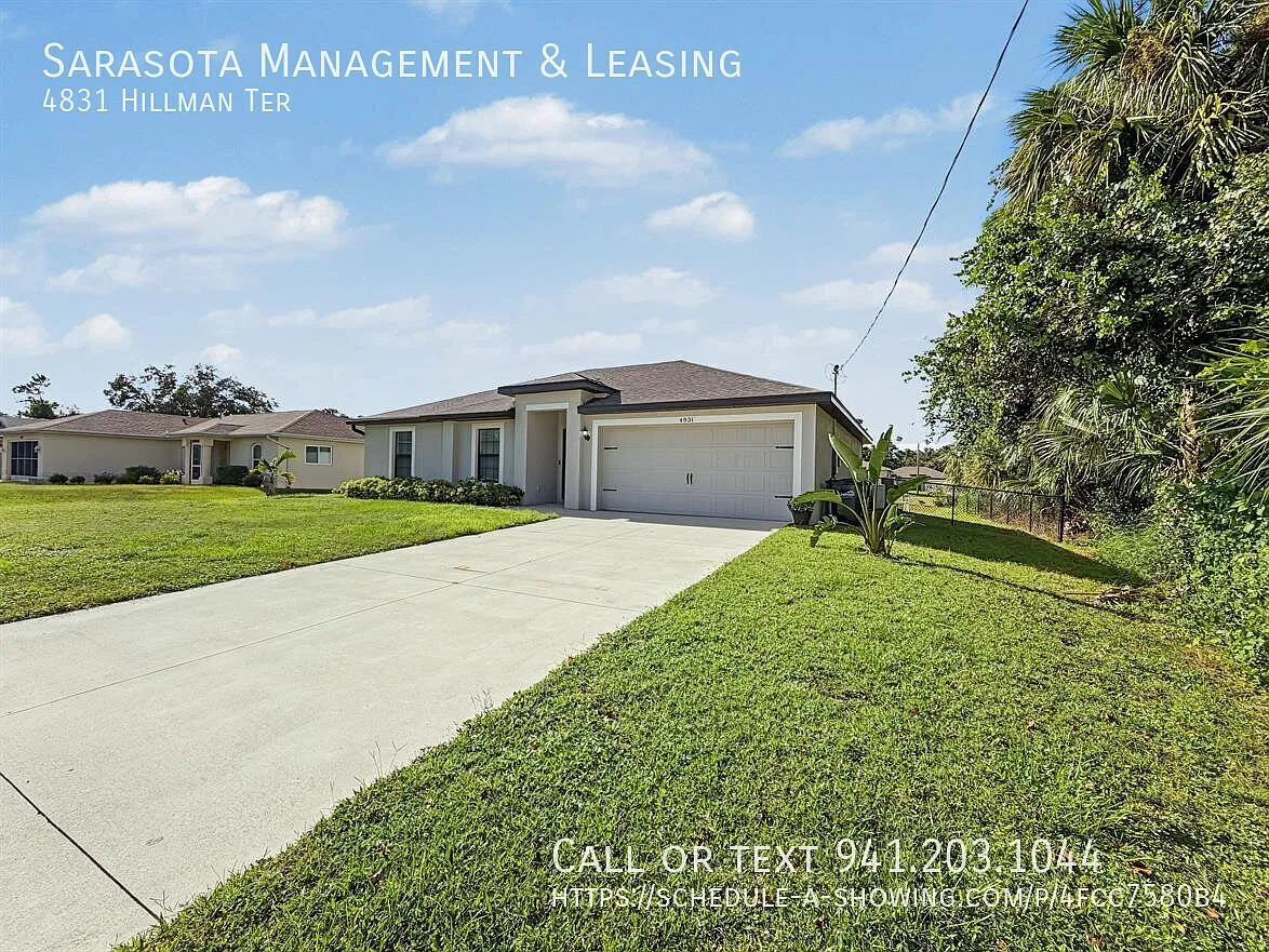 3/2 Home with Paver Patio, Fire Pit and Fenced Yard in North Port! — Photo 2