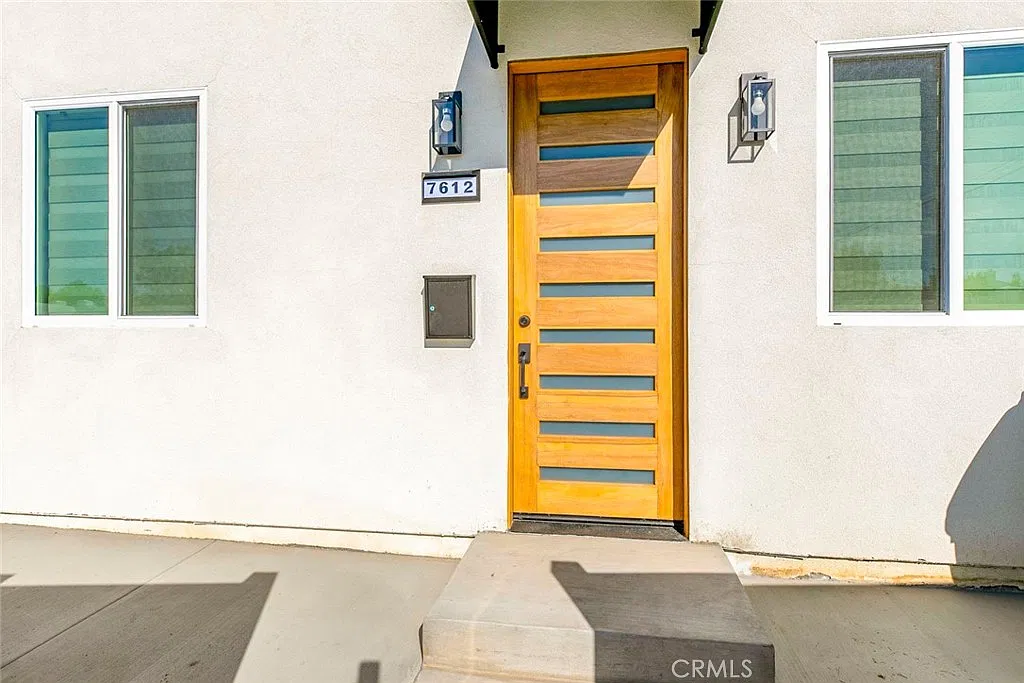 2 bed, 2.5 bath, 1150 sqft, $3,500 — Photo 2