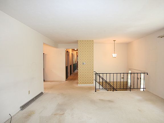 4th image of 10 Bradley Ct
