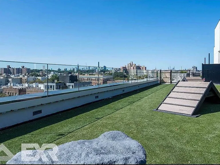 210 Clarkson Ave #Penthouse 8 — Photo 18