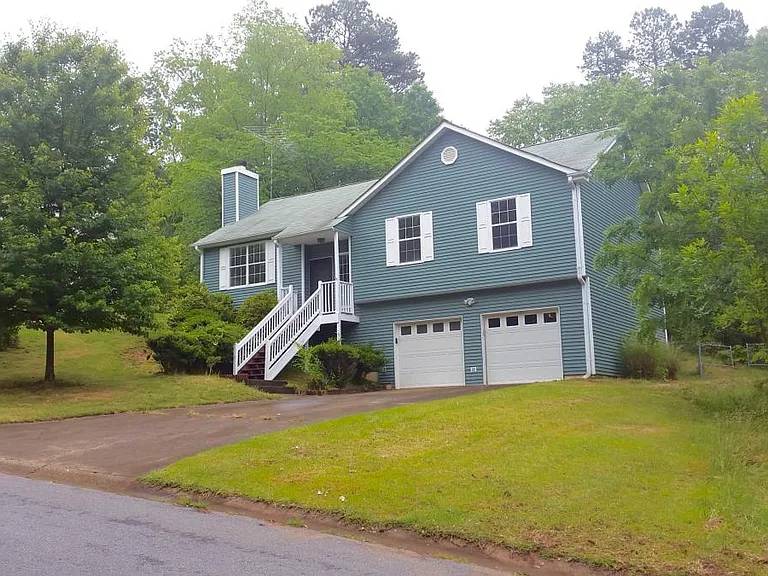 3221 Meadowlark Ln NW — Photo 2