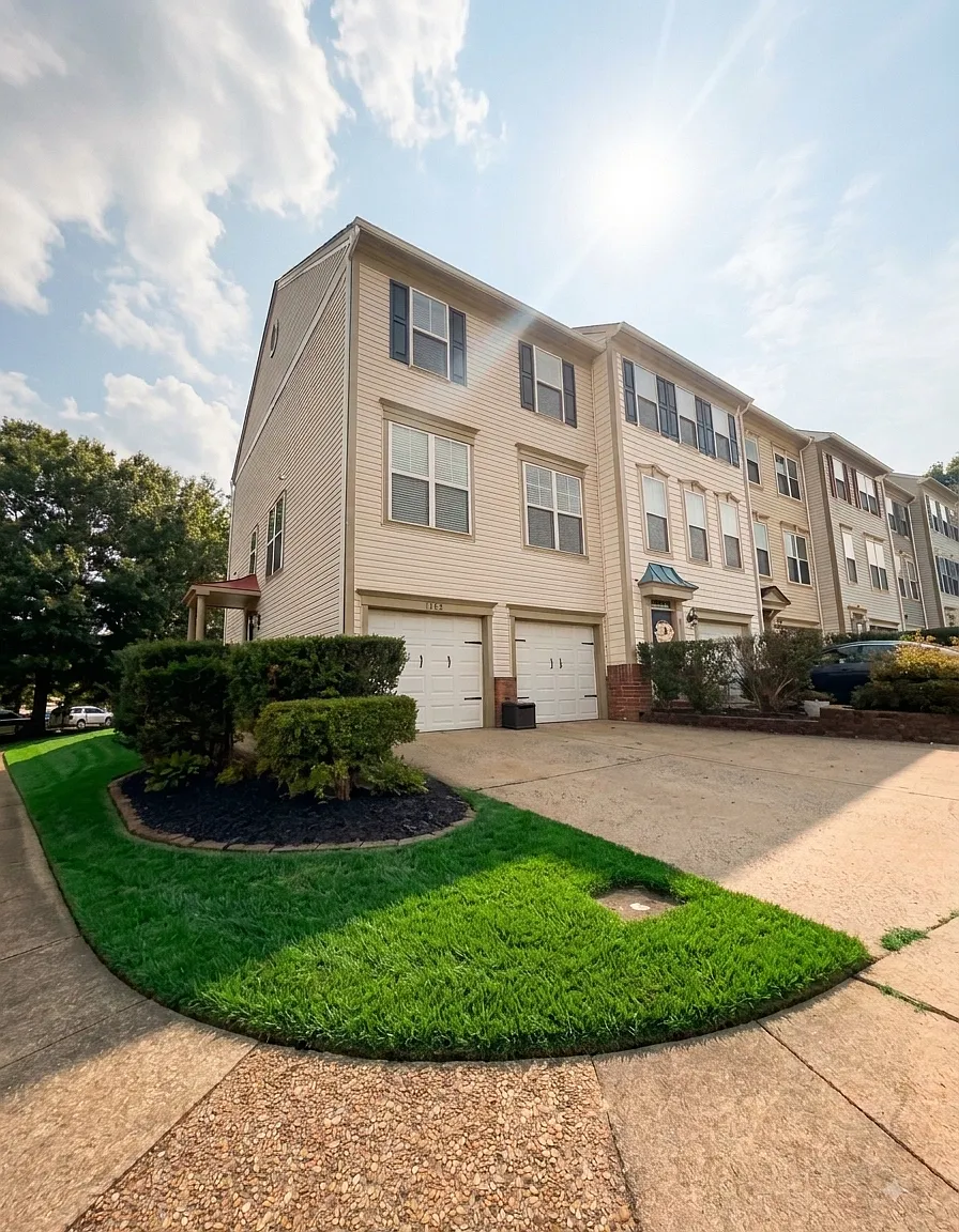 3 bed, 2400 sqft, $3,150 — Photo 1