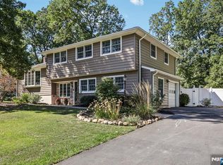 53 Smithfield Rd, Waldwick, NJ 07463