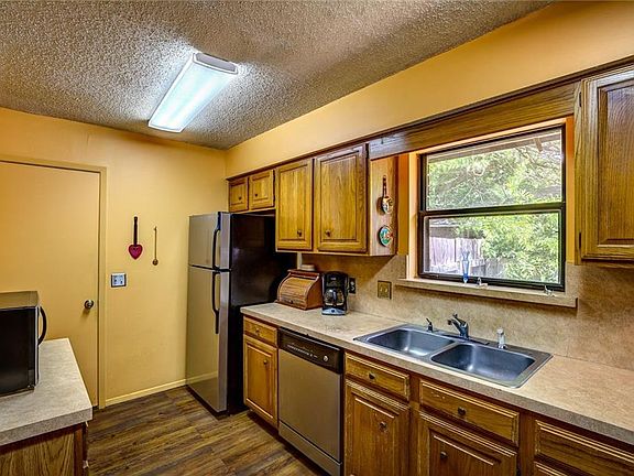 5th image of 8801 Marilyn Dr