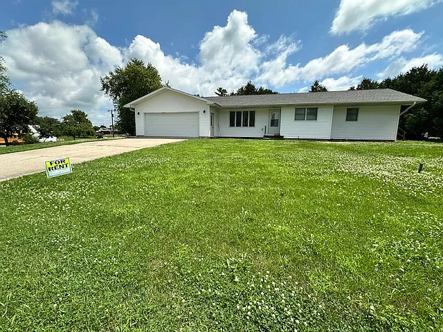 3 bed, 1612 sqft, $1,200 — Photo 1