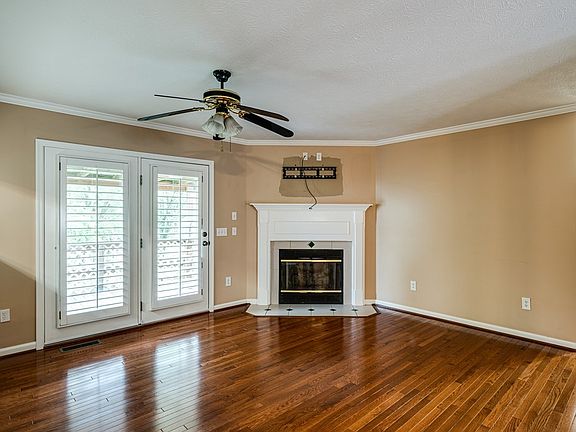 3rd image of 3209 Middleford Dr