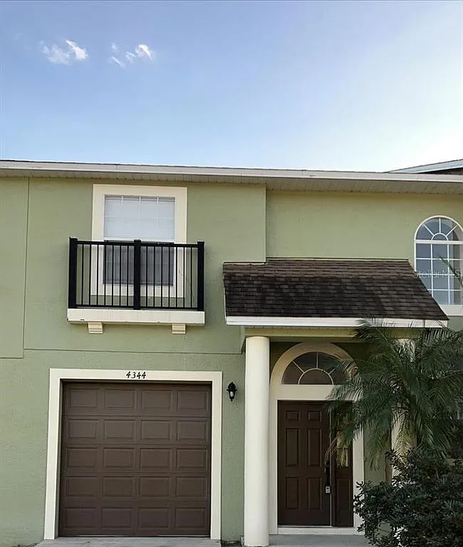 3 bed, 2.5 bath, 1643 sqft, $2,250 — Photo 2