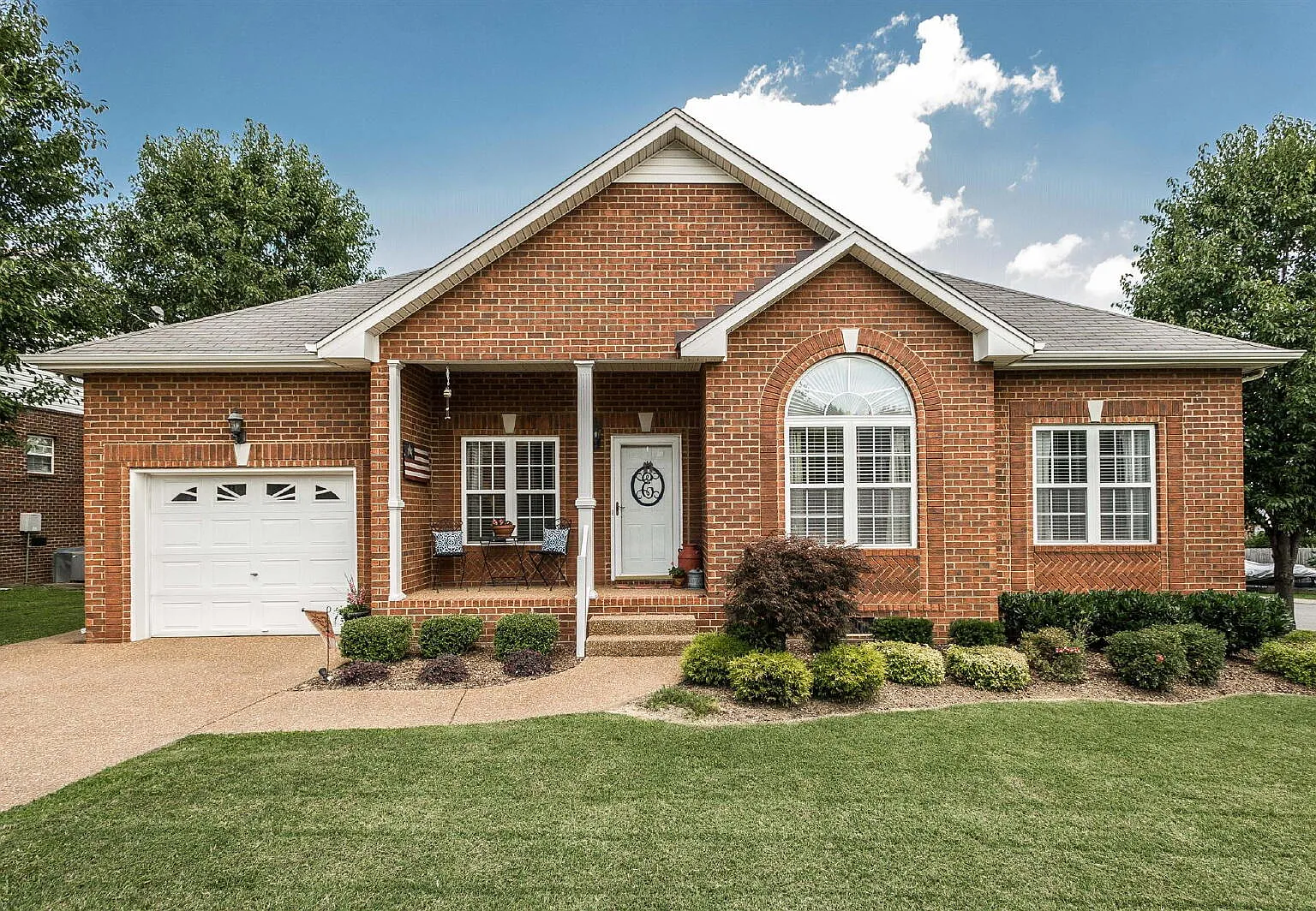 3 bed, 2.0 bath, 1412 sqft, $2,000 — Photo 1