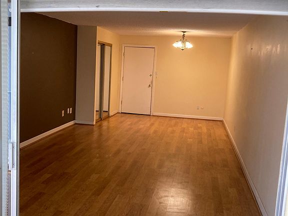 5th image of 2 Adams St APT 909