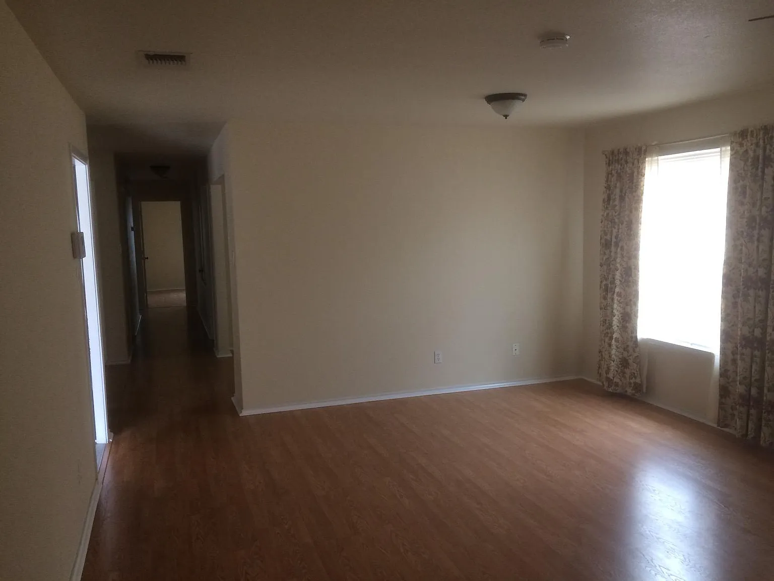 3 bed, 1400 sqft, $1,800 — Photo 3