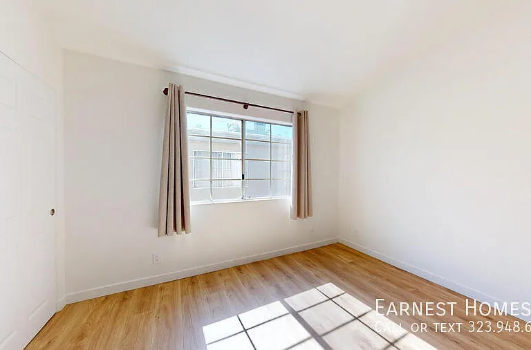 18347 Saticoy St #31 — Photo 27