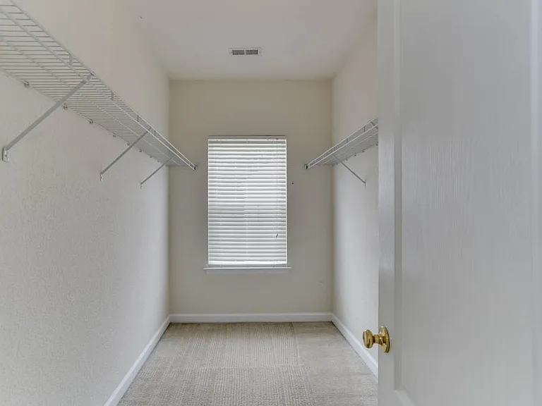 528 Normandy St — Photo 30