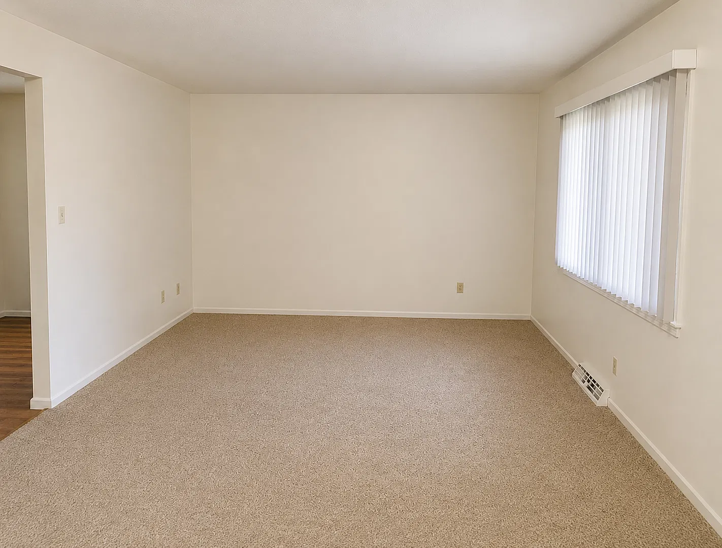 932 Ave B Apartments — Photo 4