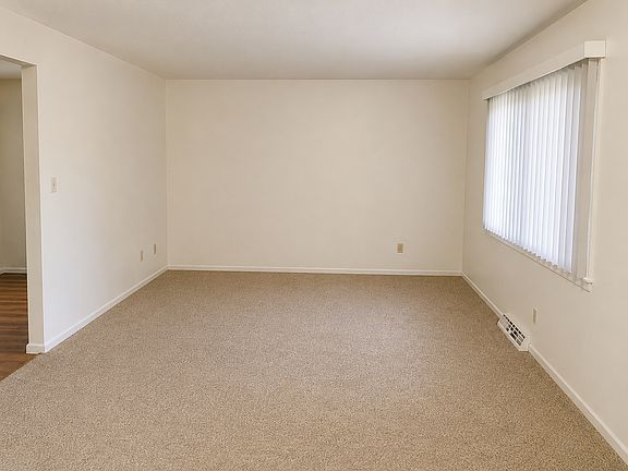 3rd image of 932 Avenue B APT 3
