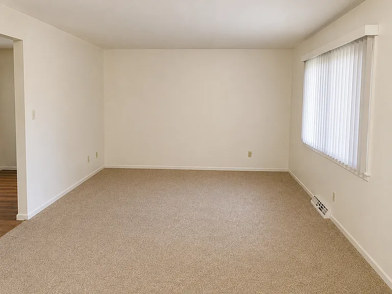 932 Avenue B — Photo 3
