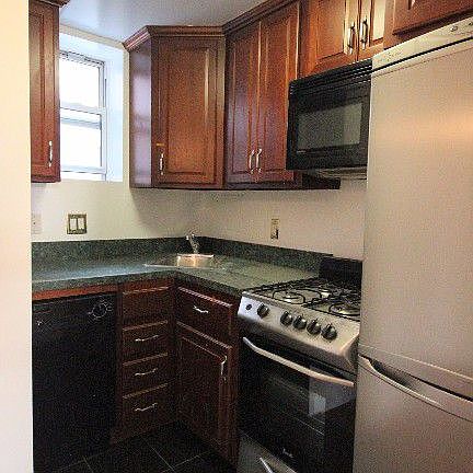 4th image of 220 W 104th St Ph W