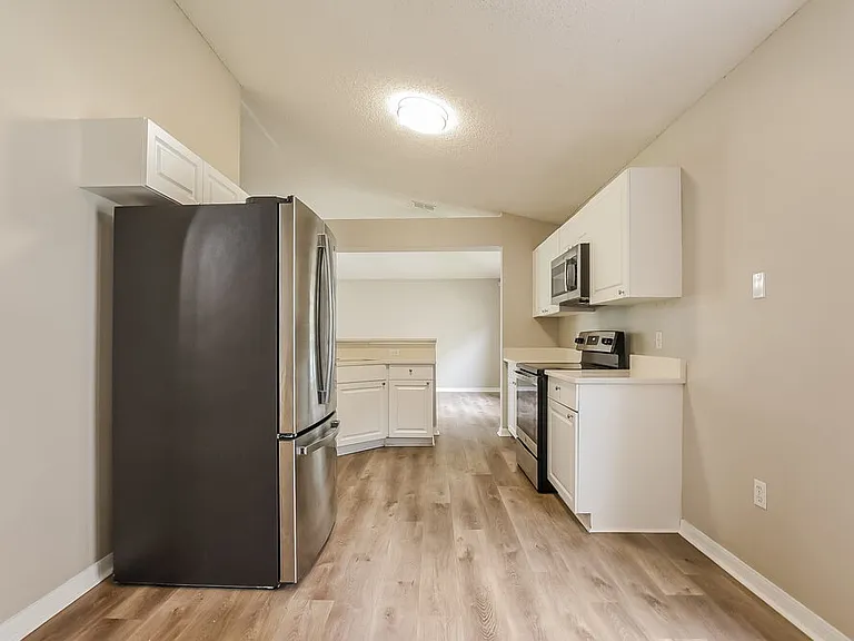 932 Vanderbilt Dr — Photo 8