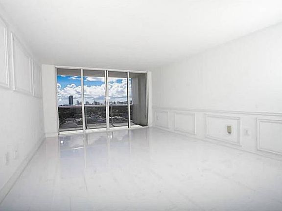 2nd image of 1900 Sunset Harbour Dr #1405