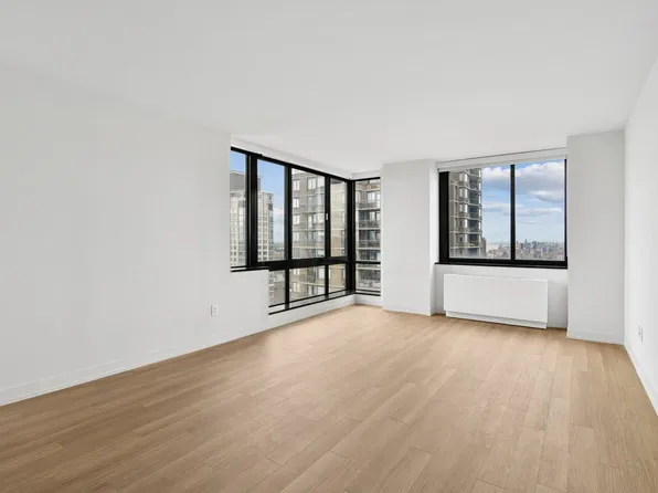 1 Columbus Place image 1 of 33