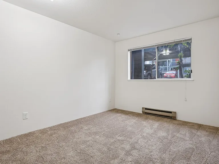 Poplar Lane Apartments — Photo 38