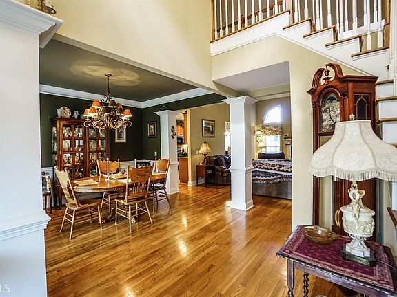 5th image of 382 Bentonville Ln