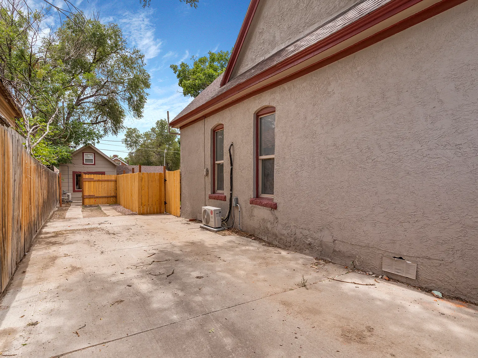 4 bed, 1986 sqft, $1,700 — Photo 4