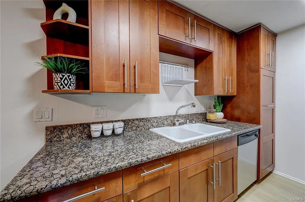 11138 Aqua Vista St — Photo 3