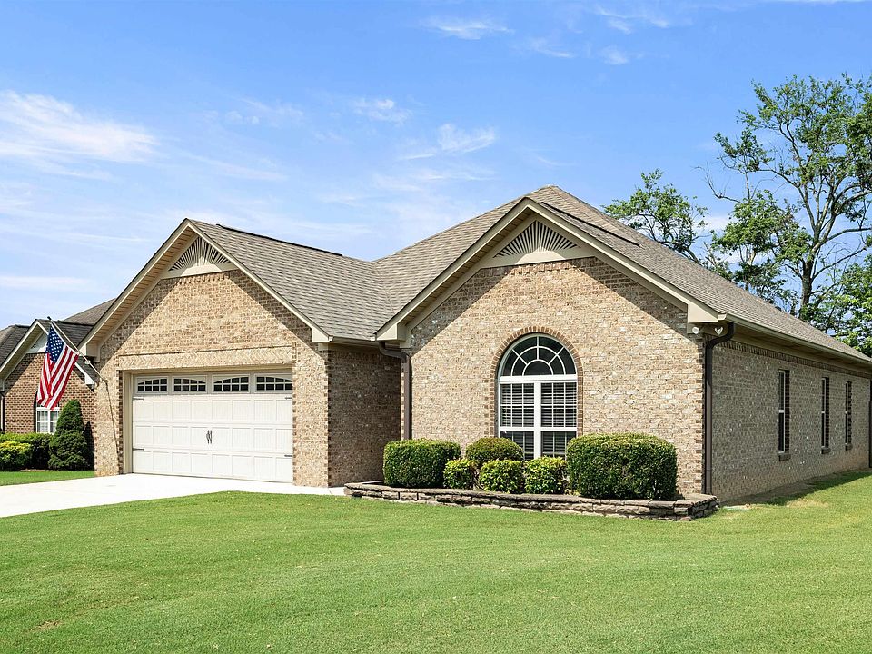 1st image of 186 Glen Oaks Cir