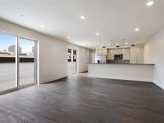 4th image of 711 S Peters St #Penthouse 4