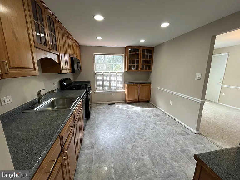 15705 Anamosa Dr — Photo 8