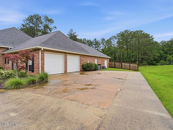 4th image of 104 Cottoncreek Dr