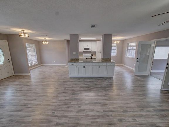 4th image of 6050 Kingston Ct