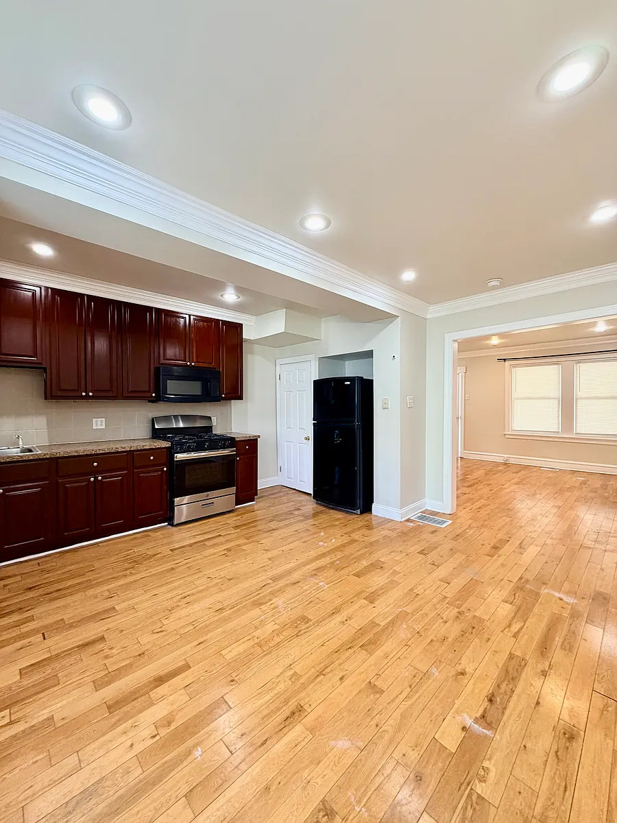 Building Photo - 2657 Bonnaffon St