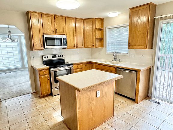 4th image of 9 Kimberly Dr