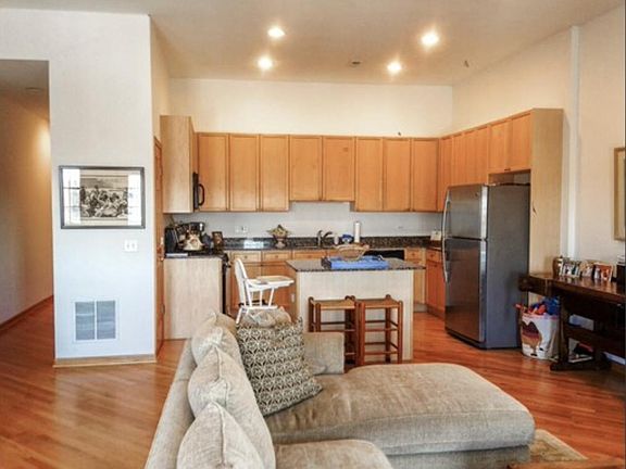2nd image of 2532 N Southport Ave #3S