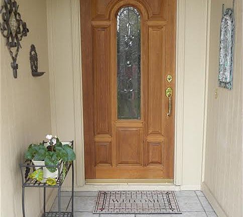 Front entry way, please step in!