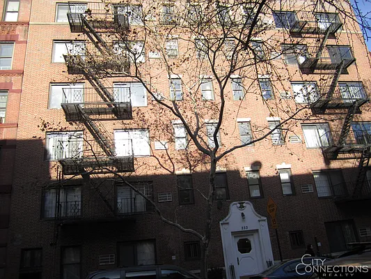 Rented by City Connections Realty | media 29