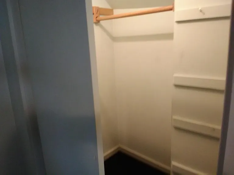 Living room closet inside - Nice size