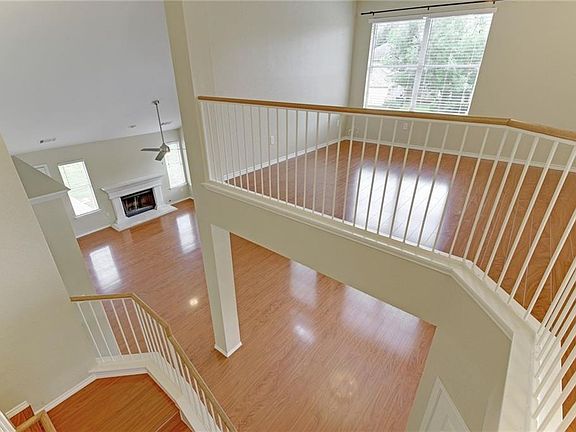3rd image of 2504 Grist Ln