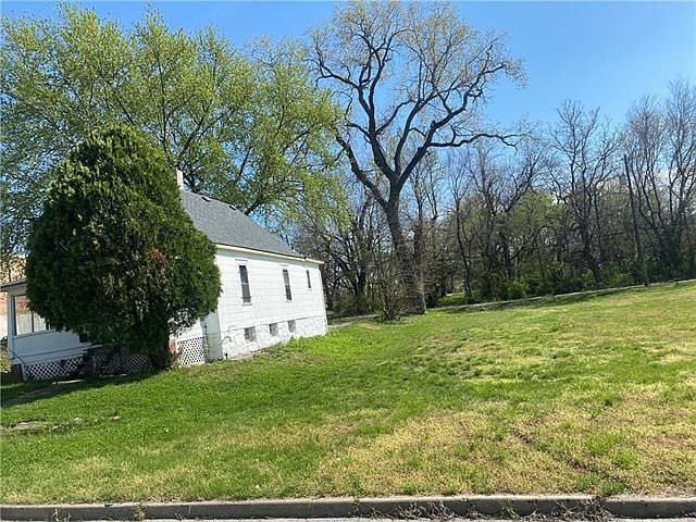 2nd image of 831 Freeman Ave