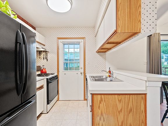 5th image of 233 W Cherrywood Dr