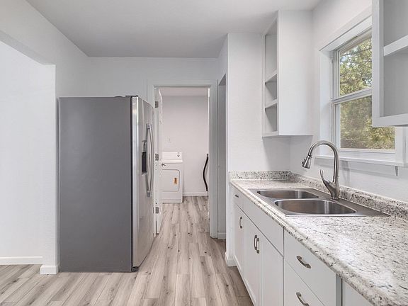 2nd image of 270 Kelley Rd W