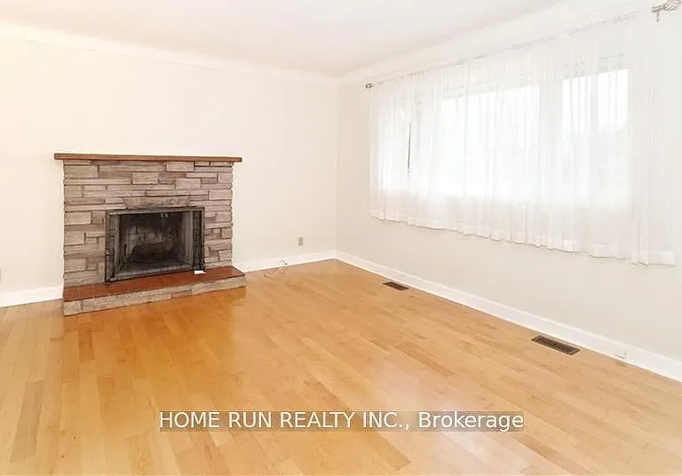 39 Epworth Ave — Photo 3
